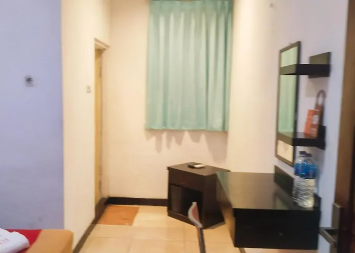 Reddoorz Near Living Plaza Palembang Hotel